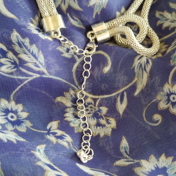 SILVER ๐ผ TONE NECKLACE - Picture 8 of 8